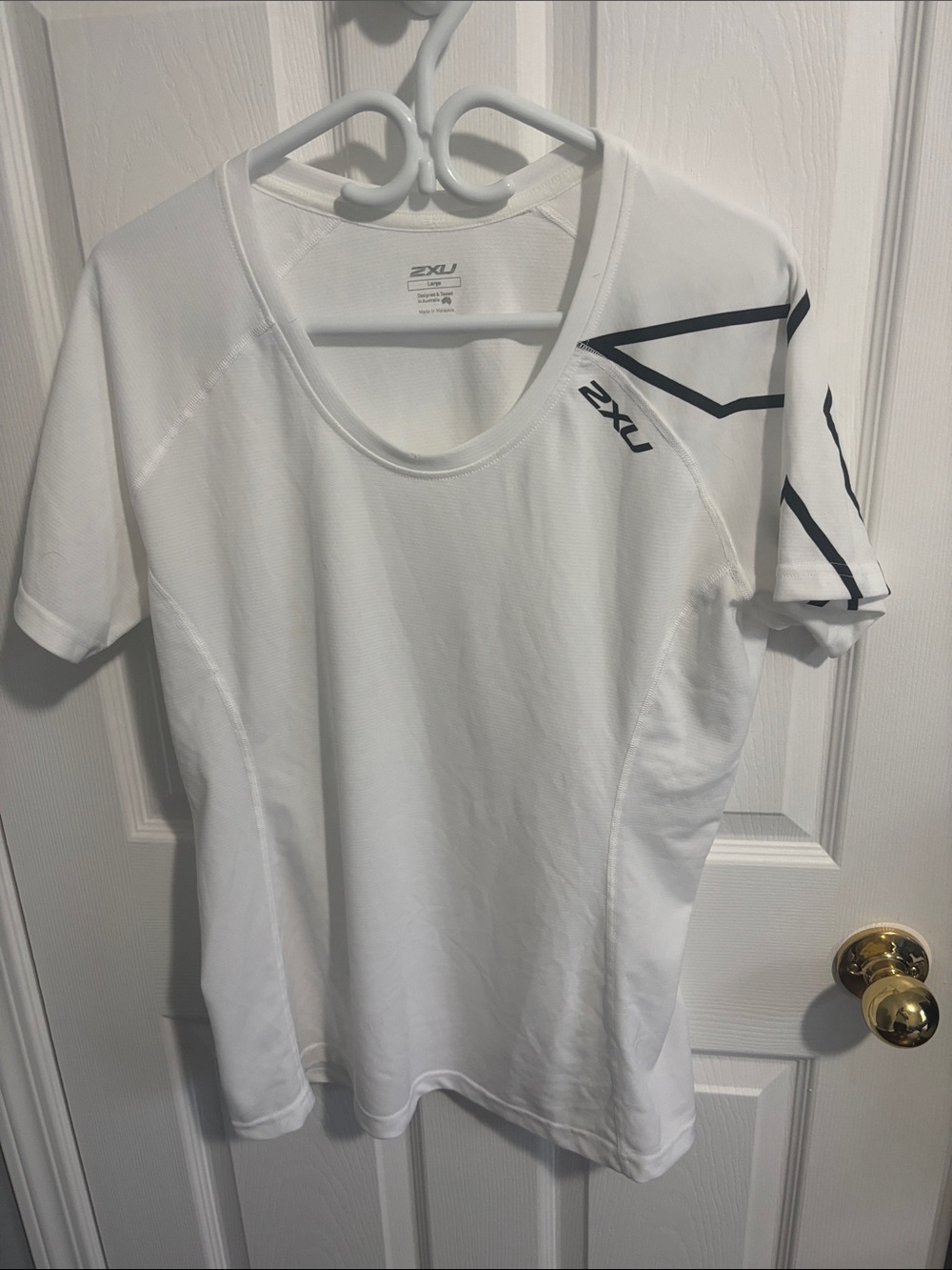 2XU White Performance Tee with Black Graphic Accents